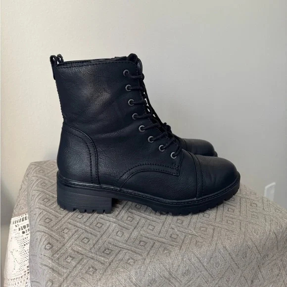 Universal fabulous Thread Women’s Combat Boots, size 8,5 - Picture 5 of 8